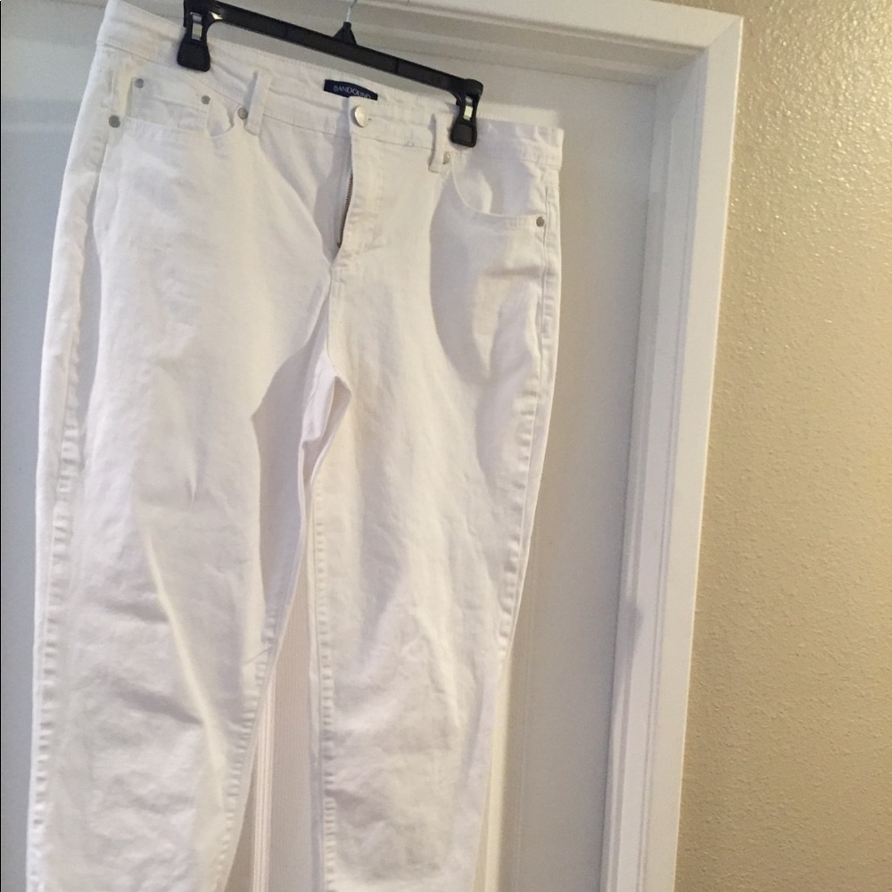 White boyfriend jeans